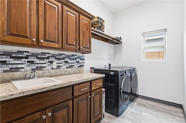 Building Photo - 19 W Red River Ave