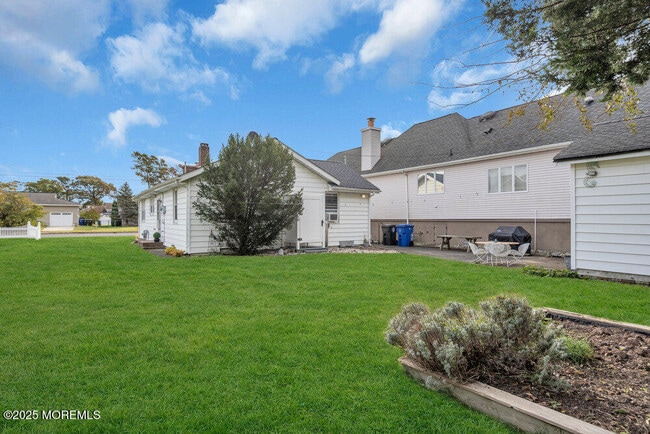 Building Photo - 228 Fischer Blvd