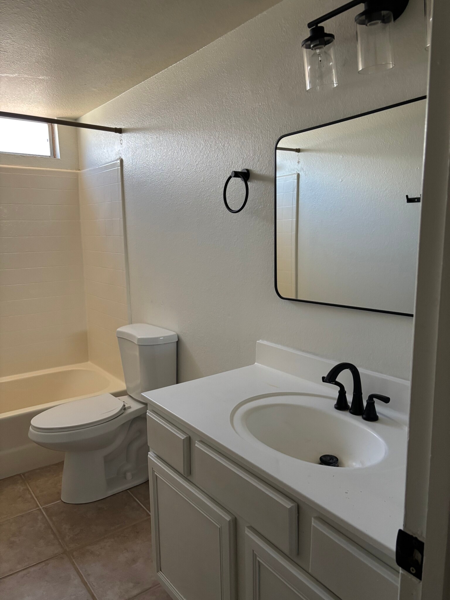 Hall bathroom - 5642 W Villa Theresa Dr