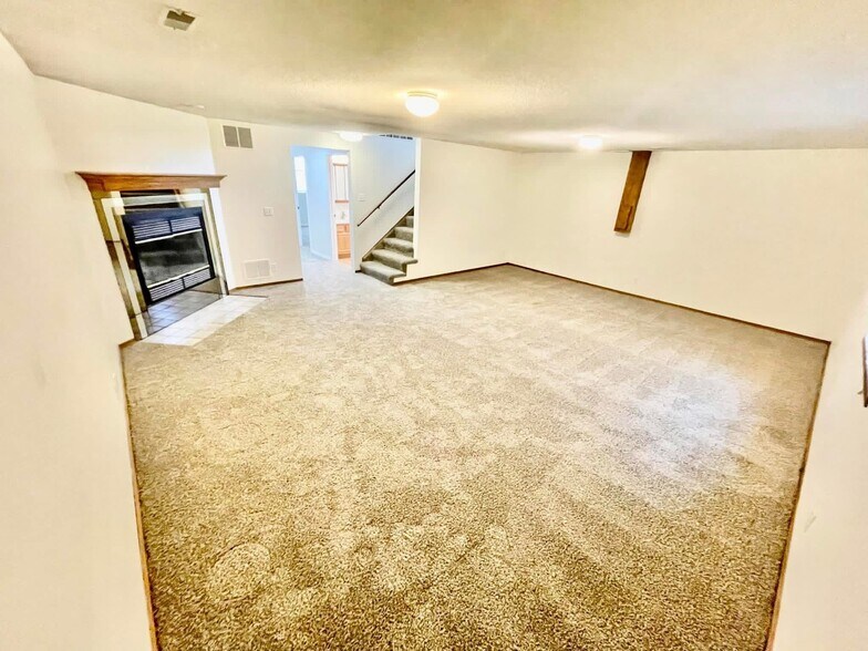 Building Photo - 2710 S Yellowstone St