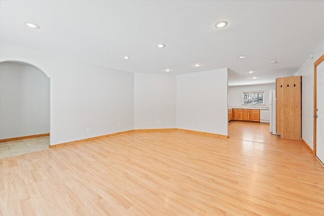 Building Photo - Single Family Home For Rent