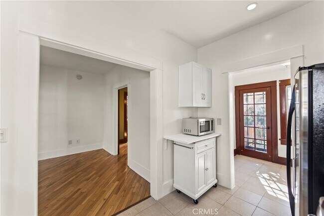 Building Photo - 1069 Laguna Ave
