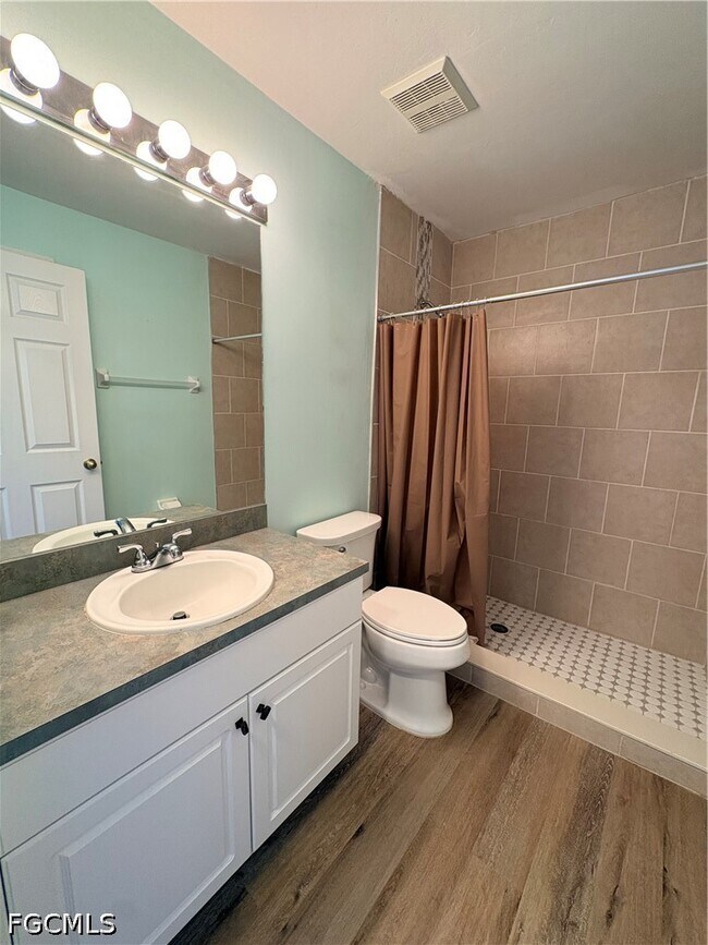 Building Photo - 3710 SW 13th Ave