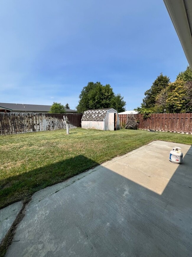 Building Photo - 4090 Bobcat Dr