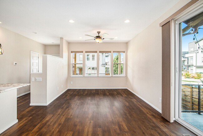 Building Photo - Gorgeous 4 Bed, 3.5 Bath Home in North West Denver