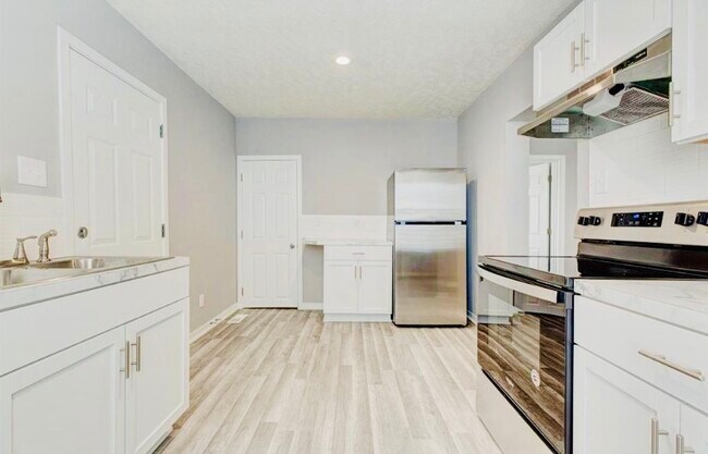 Stainless steel, new appliances, including dishwasher - 3547 Avenue A