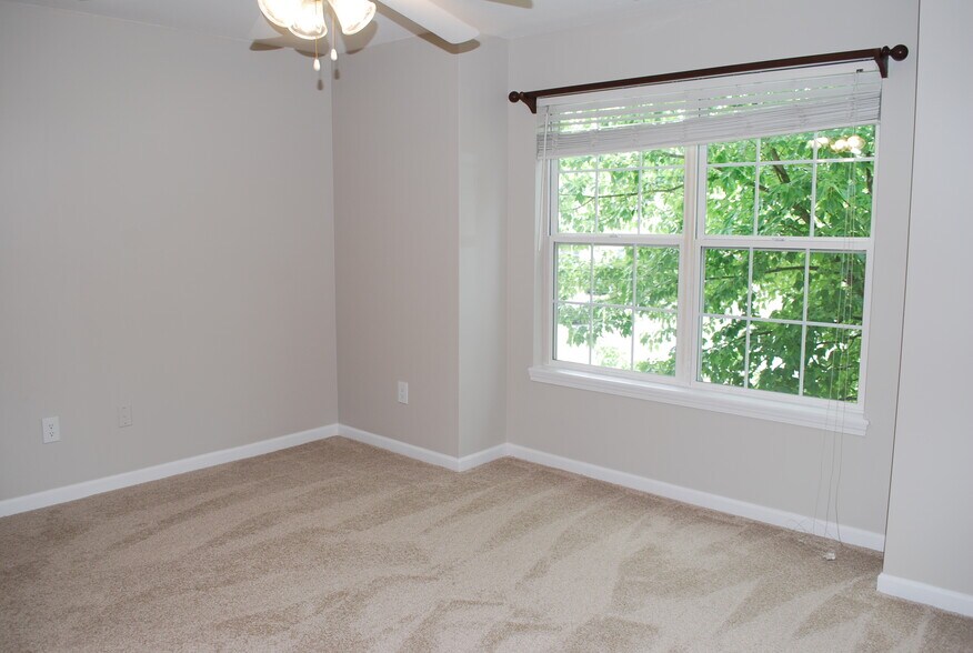 Building Photo - 22666 Lenox Dr