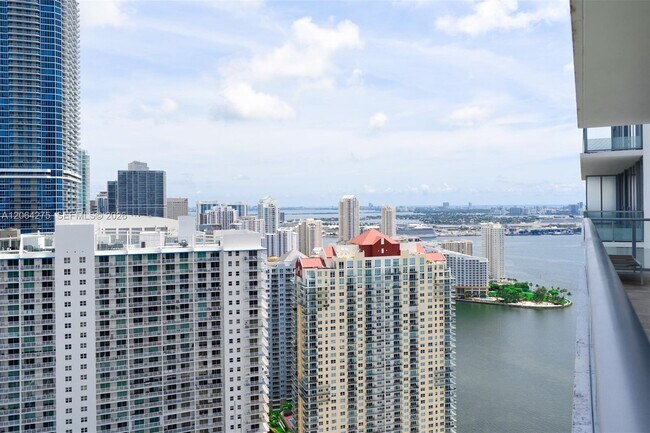 Building Photo - 1300 Brickell Bay Dr