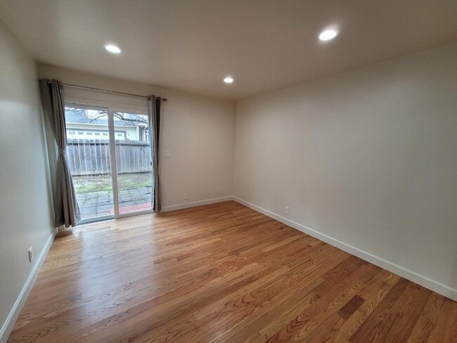 Building Photo - 10218 E Pk Cir