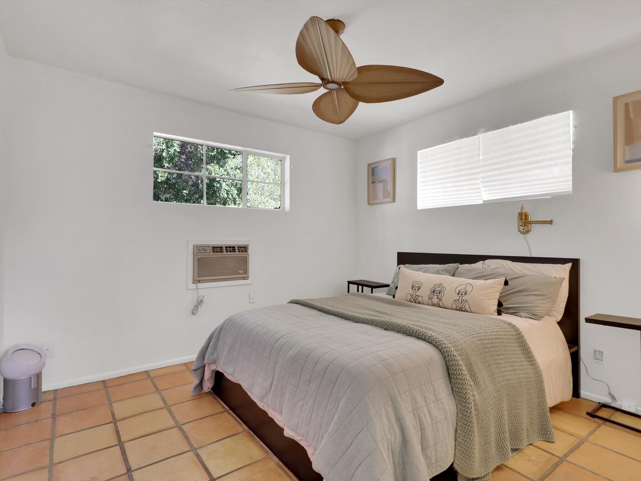 Building Photo - 1022 E Keim Dr