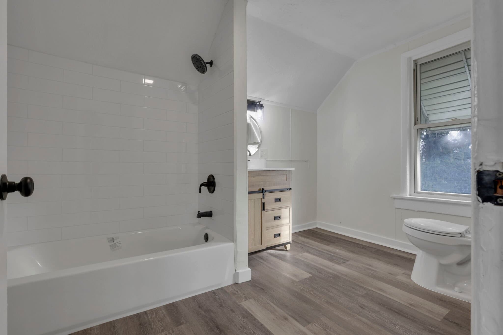 Building Photo - 1430 Kenmore Rd