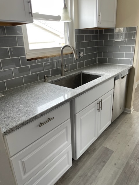 New granite counters with deep undermount sink - 888 Pelley Dr