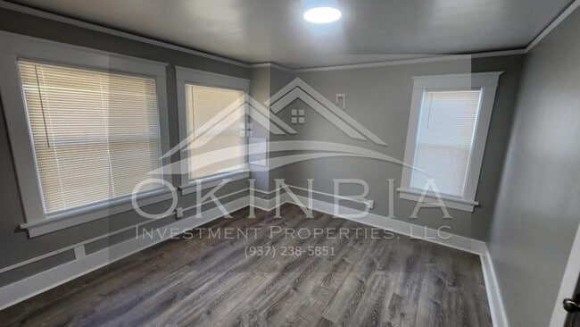 Building Photo - 1351 Amherst Pl