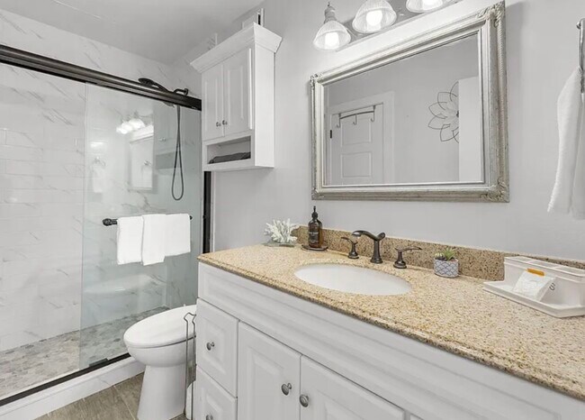 Building Photo - 485 Gulf Shore Dr