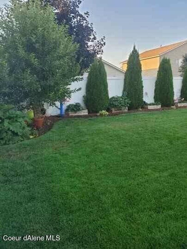 Building Photo - 3-Bedroom Home in The Landings – Fully Fenced Yard & 2-Car Garage