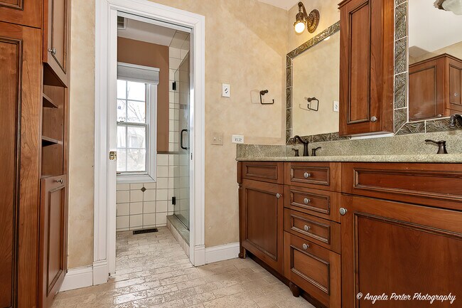 Building Photo - 756 Stonegate Rd