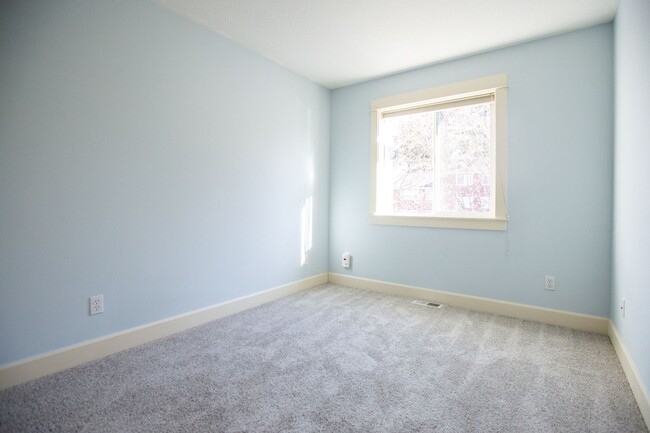 Building Photo - North Mt Tabor NE Portland 3 Bedroom 3 Lev...