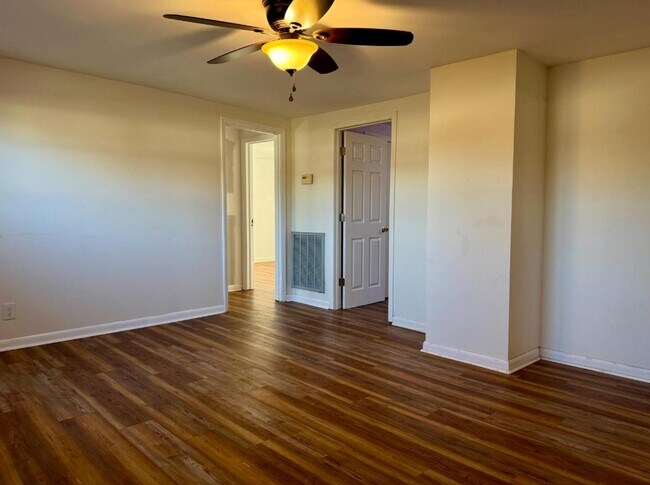 Building Photo - 2516 Hinson Rd