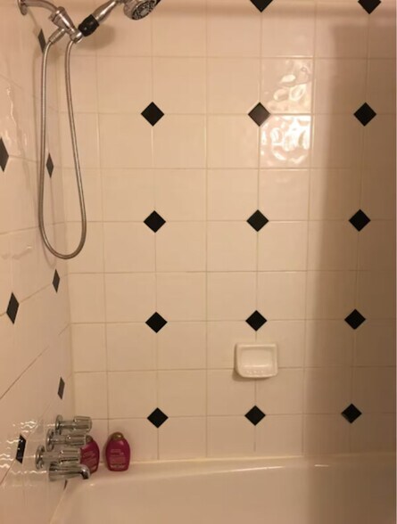 Building Photo - 10250 Prince Pl