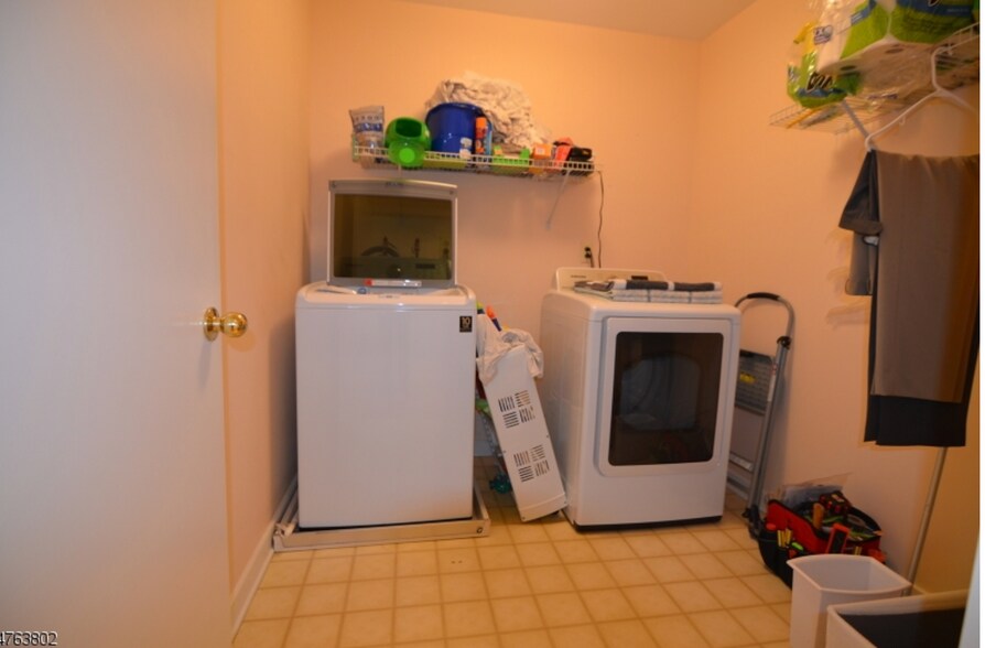 Building Photo - 26 Stryker Ct