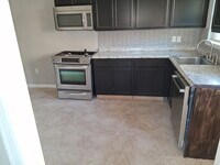 Building Photo - 2319 Glengariff Dr