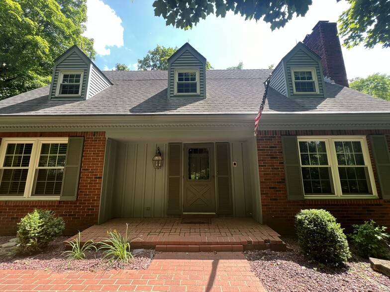 Building Photo - 1075 Woodland Ave