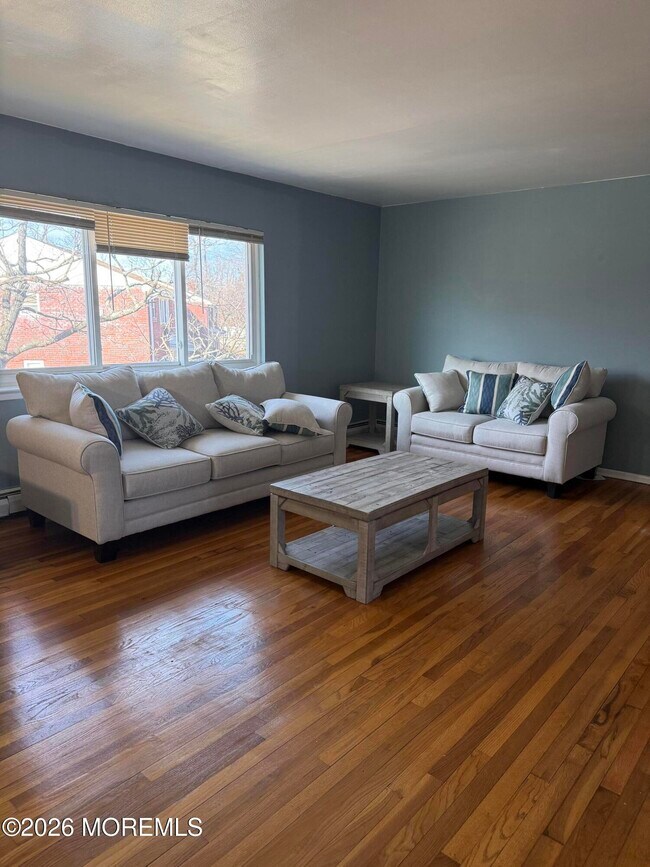 Building Photo - 5 Juniper Ln