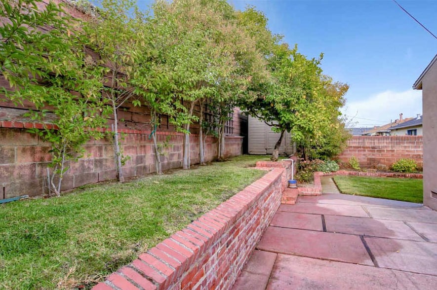 Garden/Backyard - 160 Hazelwood Dr