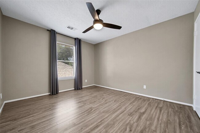 Building Photo - 23111 Red River Dr