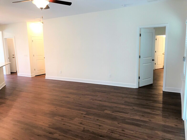 Building Photo - 131 Houston Dr