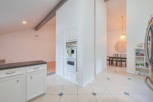 Building Photo - 8018 Zimmermann Dr