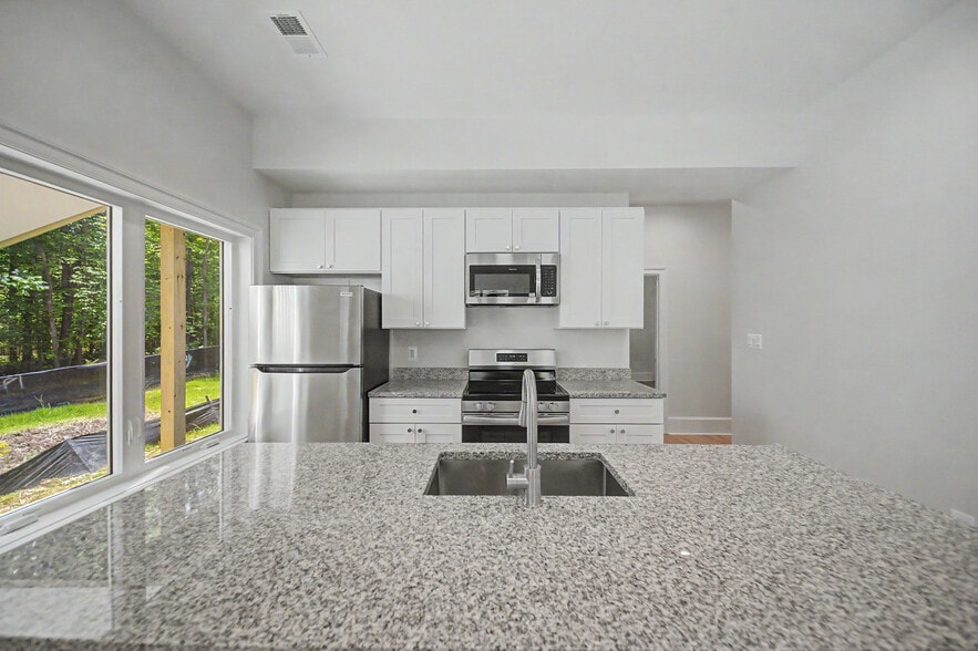 Building Photo - 10205 Sorrel Ave