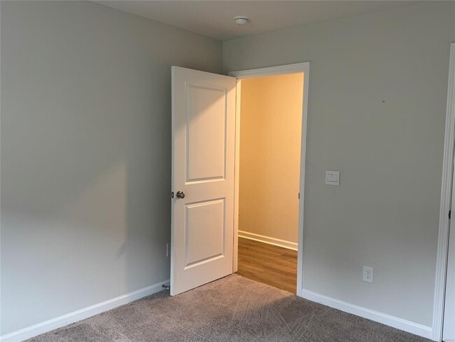 Building Photo - 424 Kohn Dr
