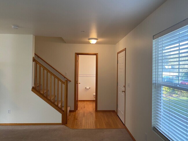 Building Photo - Large Dupont Home ~ Northwest Landing Comm...