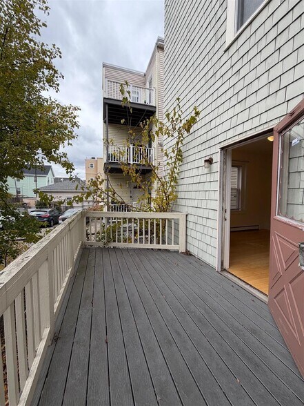 Building Photo - 46 Porter St