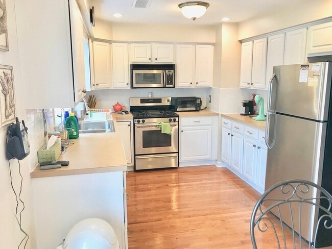 Building Photo - RARELY OFFERED IN PACKER PARK 3BR/2.5BA HOME w/Garage, Patio & Deck!