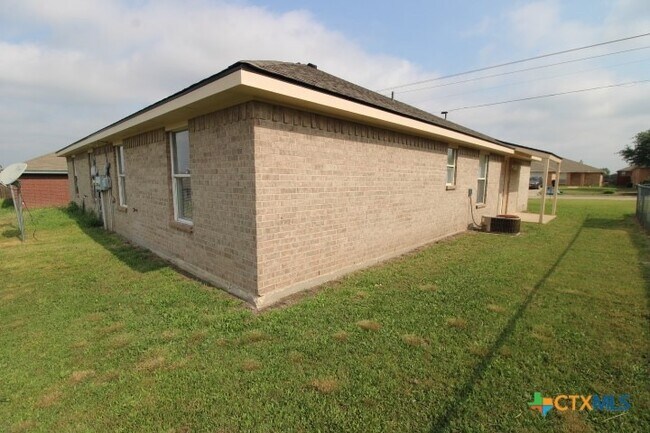 Building Photo - 2704 Edgefield St