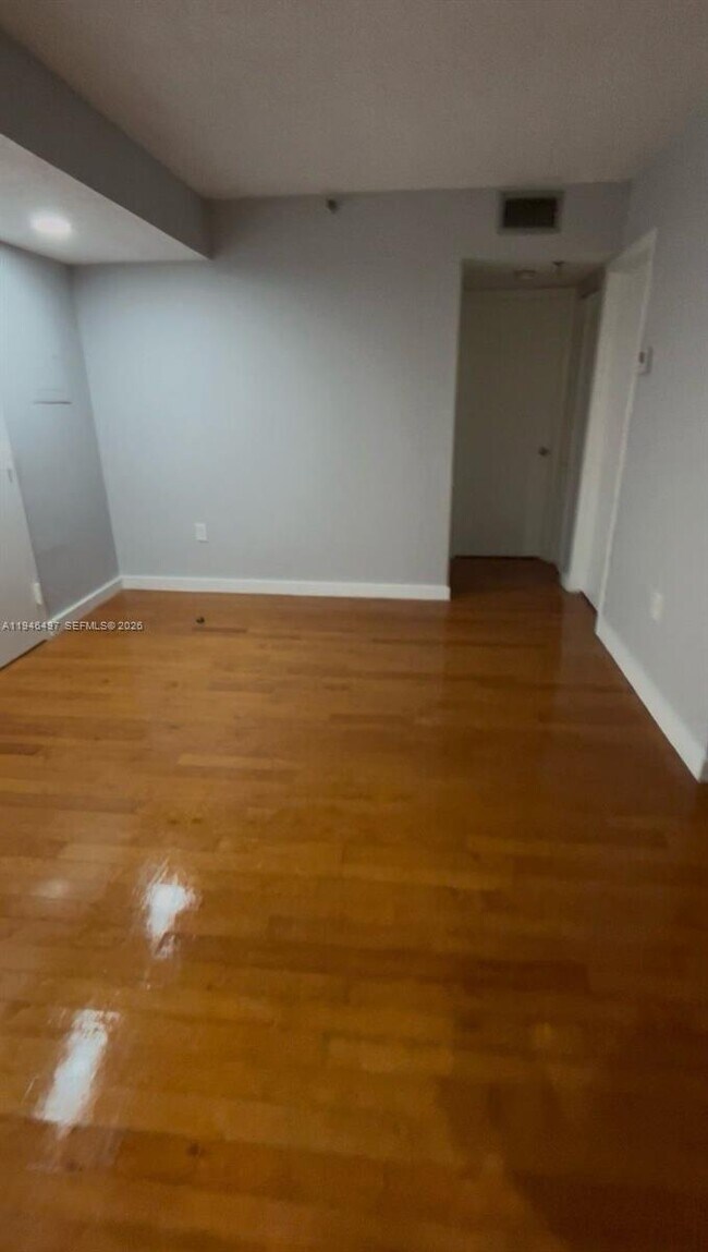 Building Photo - 911 E Ponce De Leon Blvd