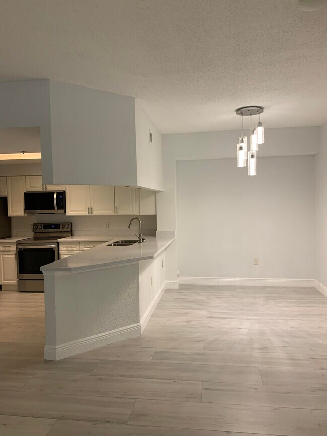 Building Photo - 3022 Alcazar Pl