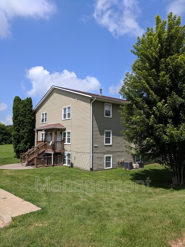 Building Photo - 2218 Emerald Dr