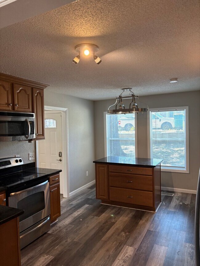 Building Photo - Charming 2-Bedroom, 2-Bath Home in the Hea...