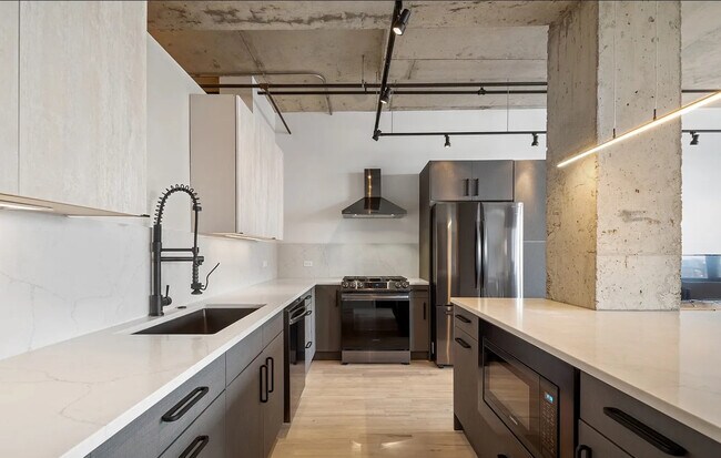 Building Photo - 6 S Laflin St
