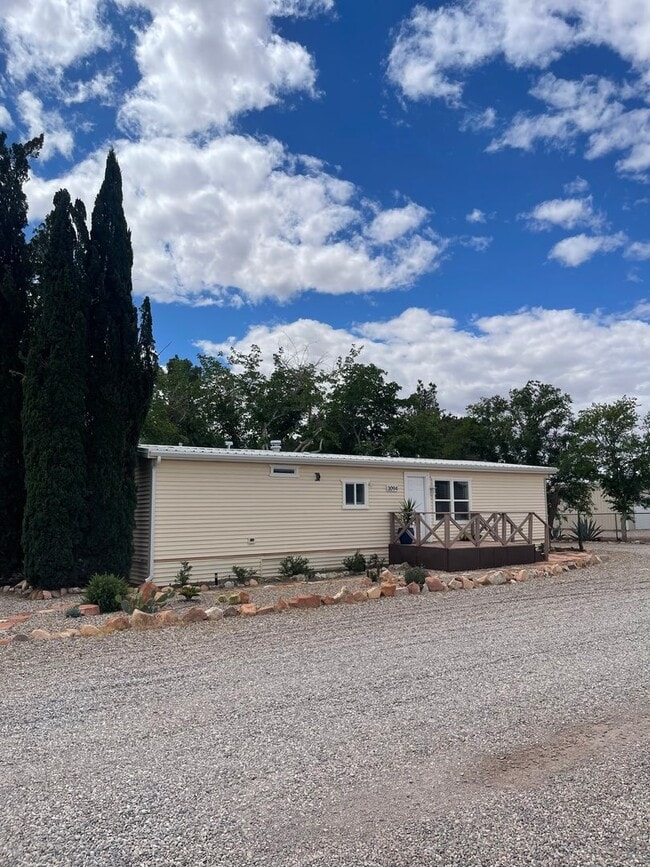 Building Photo - Charming fully furnished 2-bedroom, 1-bath home located in Beaver Dam, AZ!