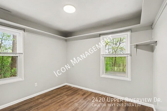 Building Photo - 2420 Upper Riverview Dr