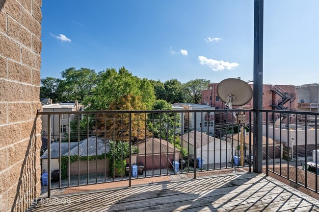 Building Photo - 1935 W Belmont Ave