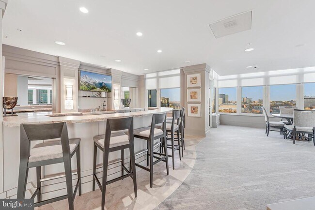 Building Photo - 8220 Crestwood Heights Dr