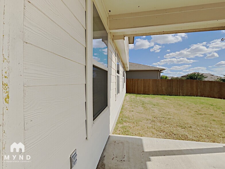 Building Photo - 717 Pinnacle Dr