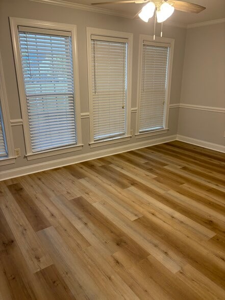 Building Photo - 2049 Briarwood Dr
