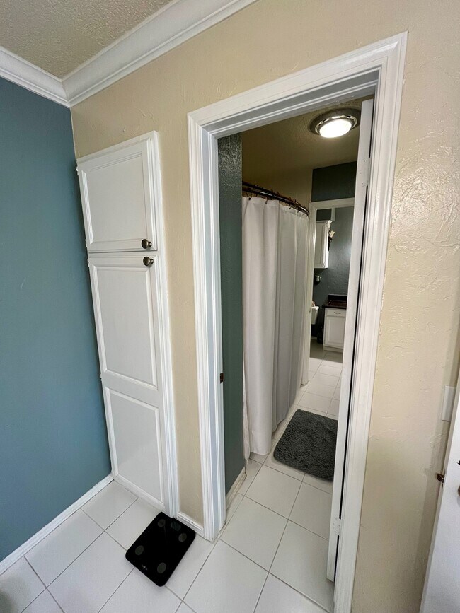 Building Photo - 3200 W Britton Rd