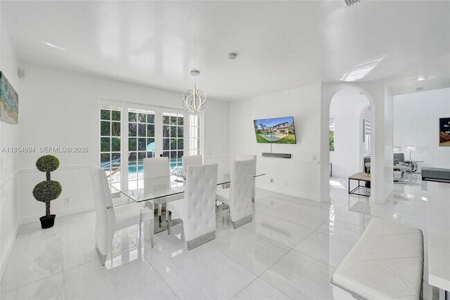 Building Photo - 1367 Camellia Cir